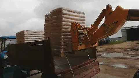 Агромаш 50ТК.  Везу пеллеты с пеллетного завода (шабашка)