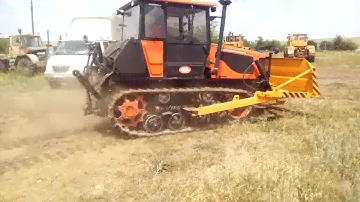 Трактор гусеничный ВТГ-90 бульдозер
