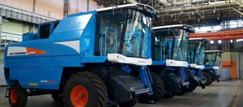 Комбайн Агромаш 3000, двигатель ,жатка 6 метр